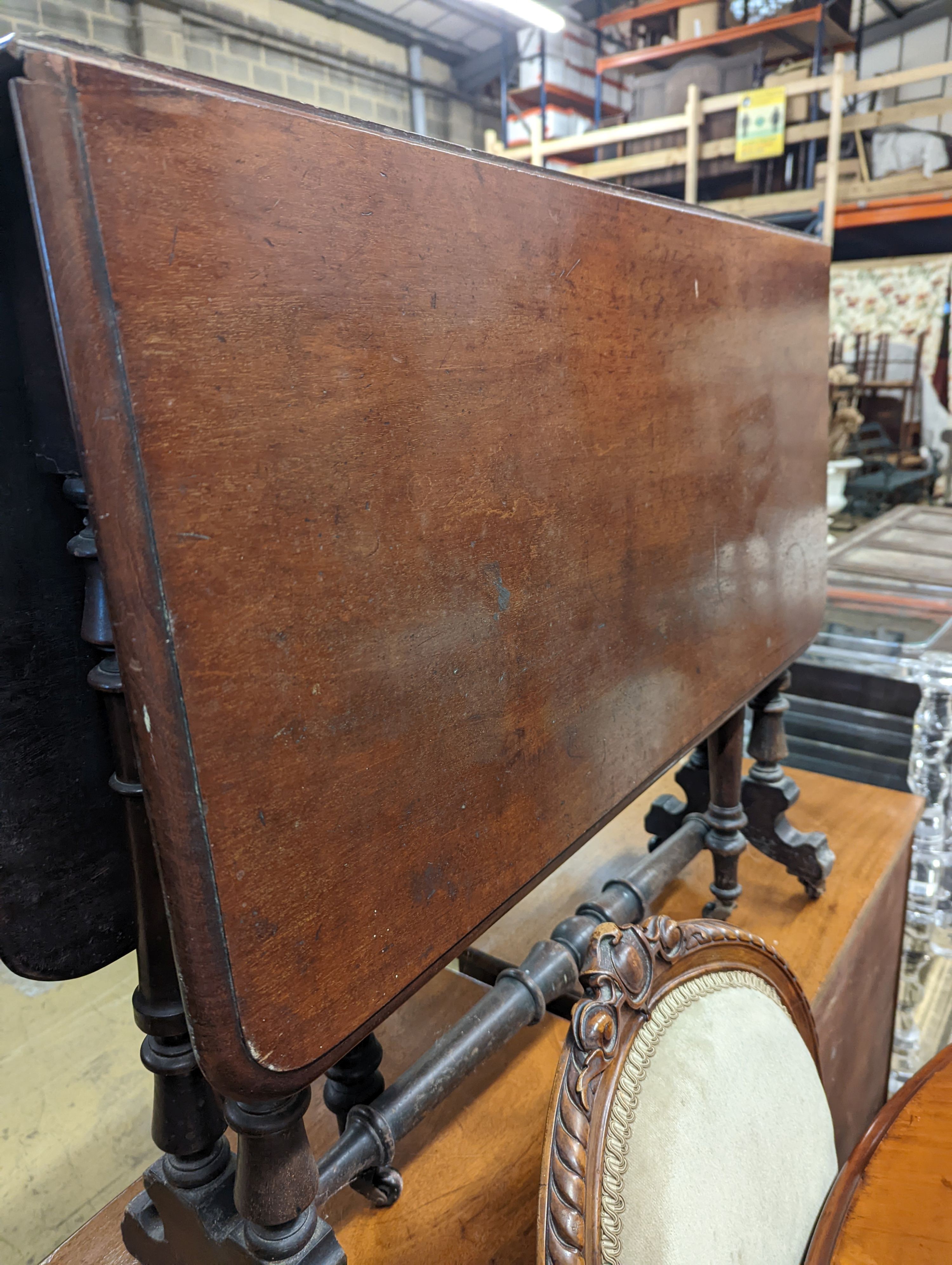 A Victorian mahogany Sutherland table, width 88cm, depth 16cm, height 74cm